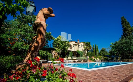 Villa in Foiano della Chiana, Tuscany, Italy 1