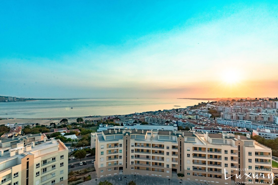 Apartment in Alges, Linda-a-Velha e Cruz Quebrada-Dafundo, Lisbon, Portugal 1 - 14970257