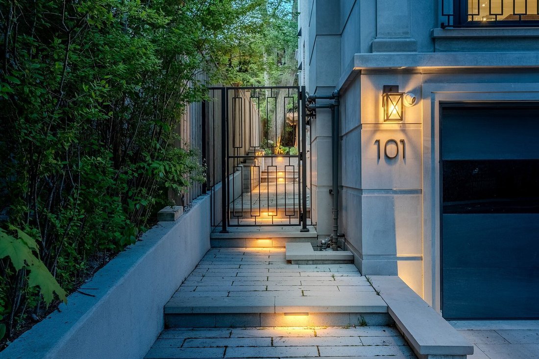 House in Toronto, Ontario, Canada 2 - 12889521