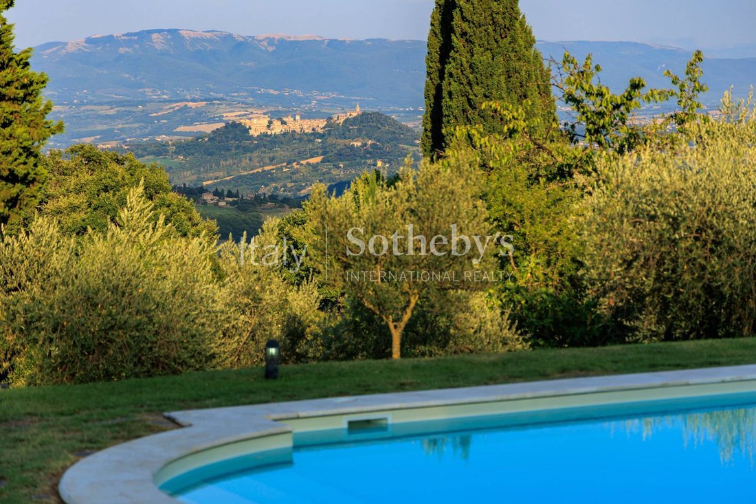 House in Todi, Umbria, Italy 2 - 14970175