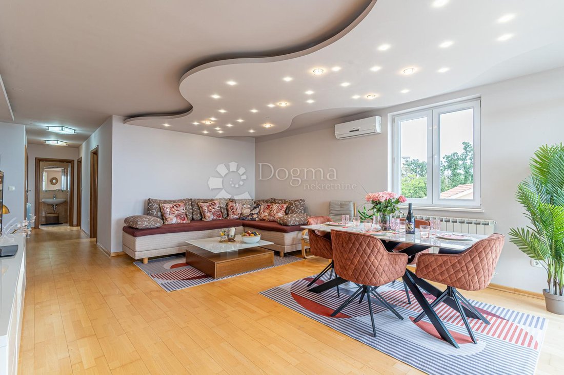 Apartment in Mjesni odbor Zamet, Grad Rijeka, Primorje-Gorski Kotar County 2 - 14971716