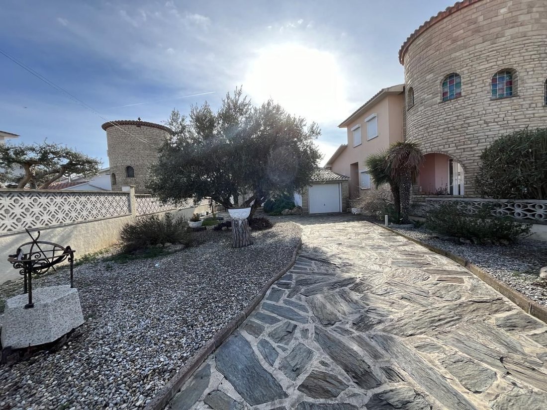Villa in Empuriabrava, Catalonia, Spain 5 - 14977989