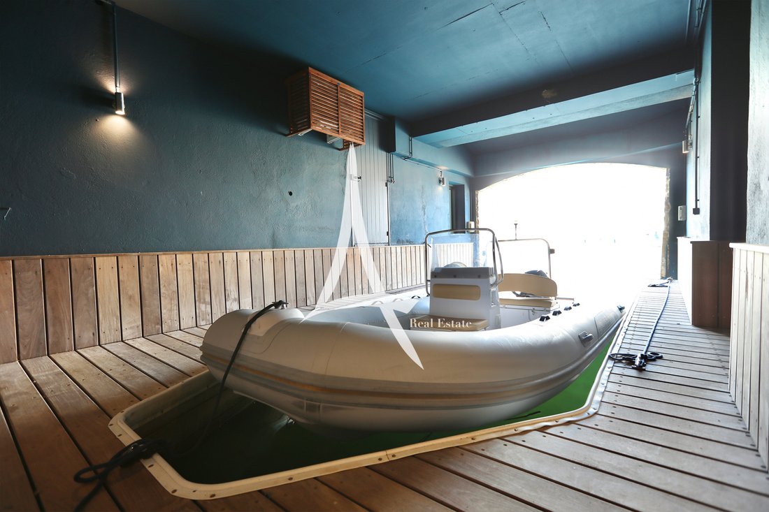 Spoerry’s Waterfront Masterpiece: A Tropezian Dream on Three Shores - 5