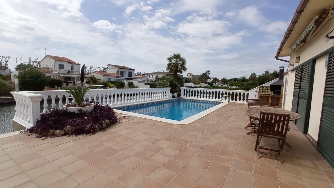 Villa in Empuriabrava, Catalonia, Spain 1 - 14977989