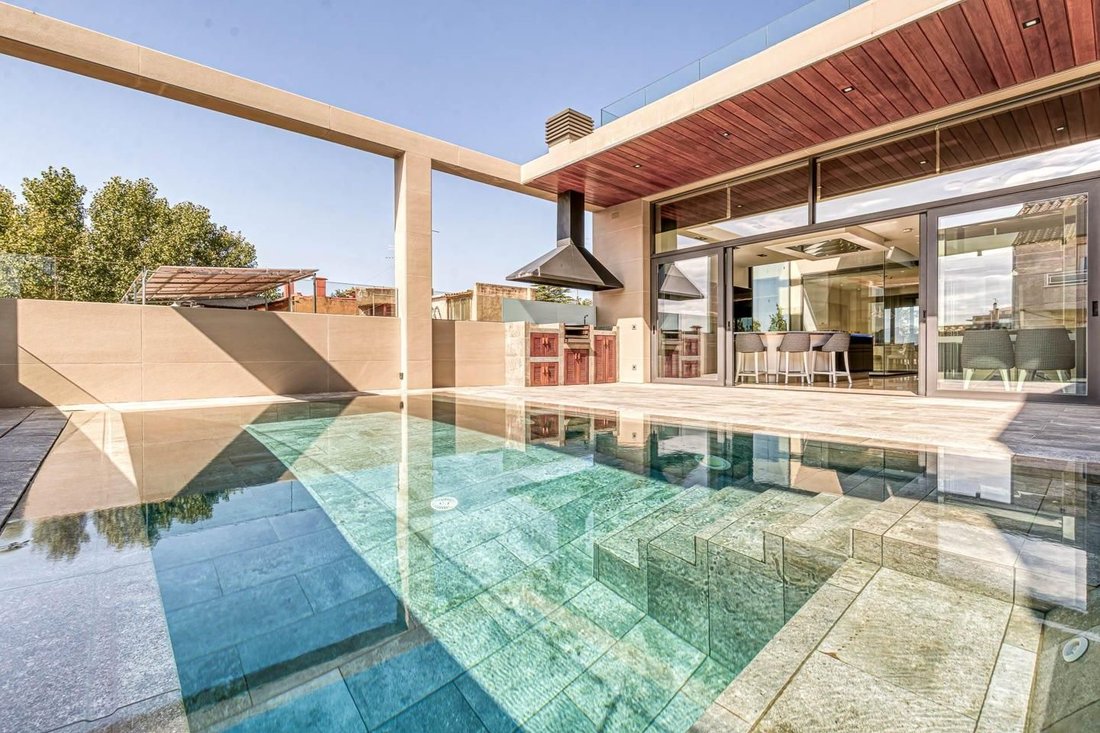 Villa in Figueres, Catalonia, Spain 1 - 14977873