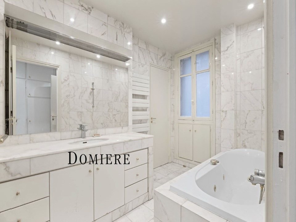 Apartment in La Fourche-Guy Môquet, Paris 17e Arrondissement, Paris 5 - 14976948