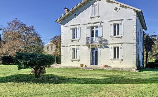 House in Yzosse, Nouvelle-Aquitaine, France 1
