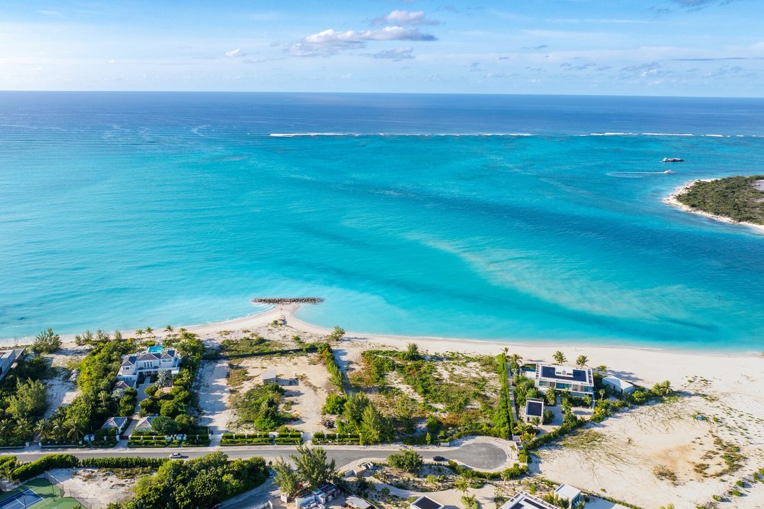 Land in Leeward Settlement, Caicos Islands, Turks and Caicos Islands 1 - 14821400