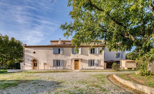 Country House in Grand Sud- Aix la Duranne, Aix-en-Provence, France 1