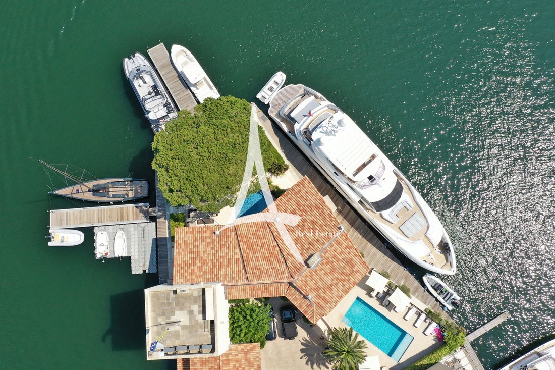 Spoerry’s Waterfront Masterpiece: A Tropezian Dream on Three Shores