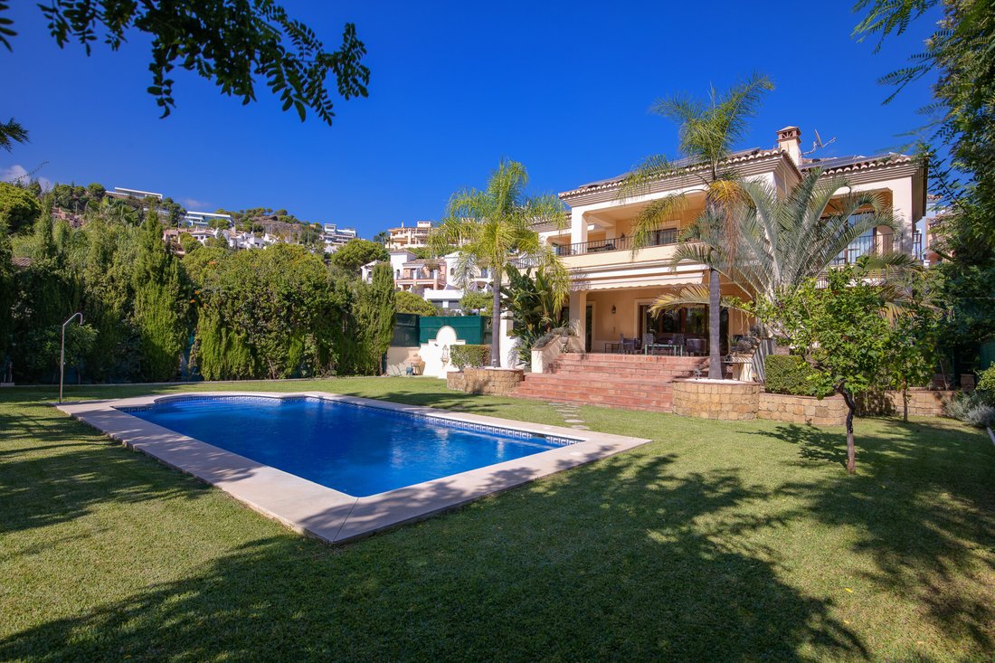 Villa in Benahavis, Andalusia, Spain 1 - 14976173