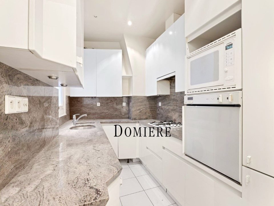Apartment in La Fourche-Guy Môquet, Paris 17e Arrondissement, Paris 4 - 14976948