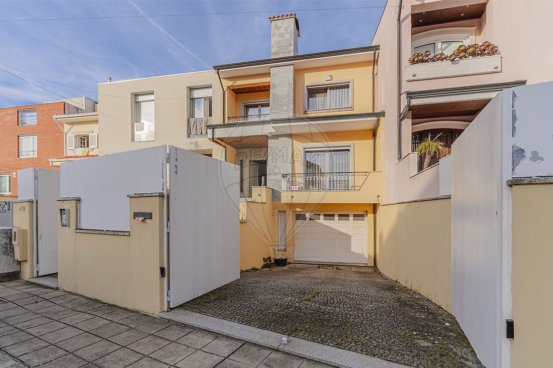 House in Senhora da Hora, Porto District, Portugal 1 - 14979961