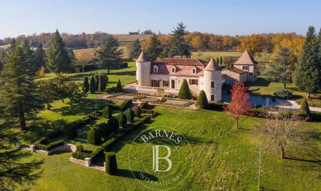 Exceptional Estate In The Heart Of The Vineyards Near Cahors