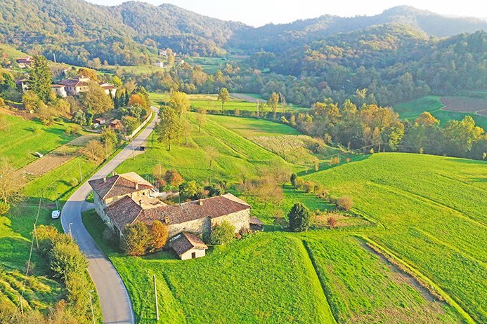 Farm Ranch in Caprino, Lombardy, Italy 1 - 14982097