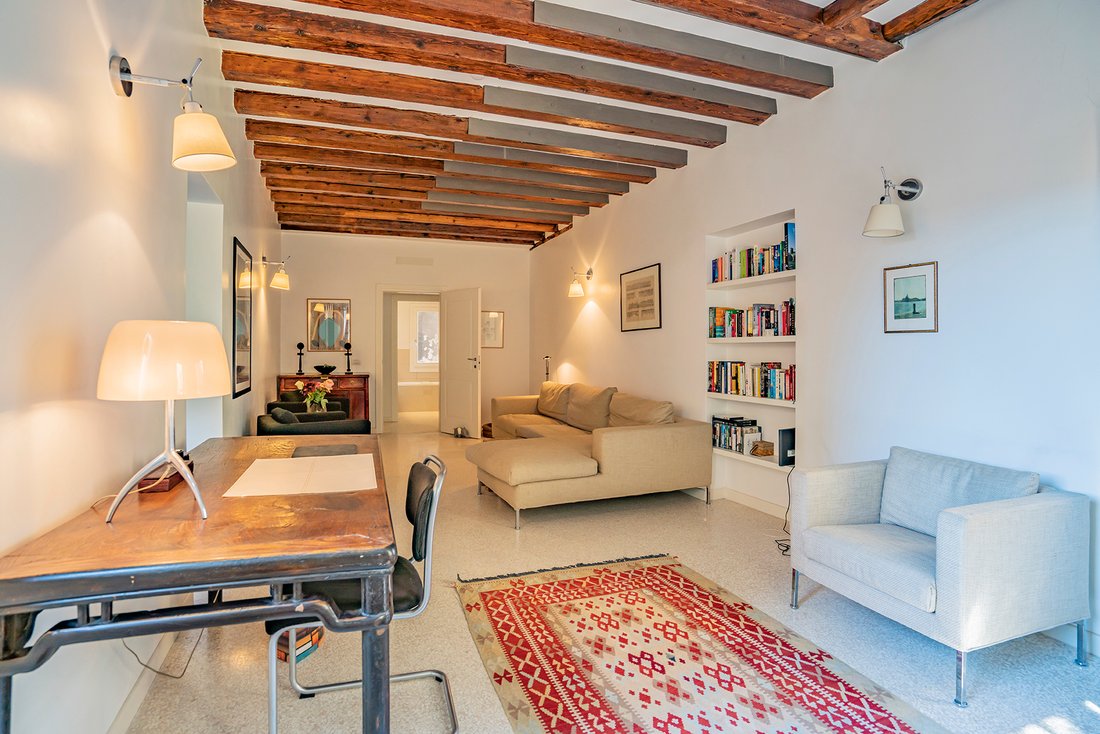 Apartment in Dorsoduro, Venice, Italy 2 - 14982410