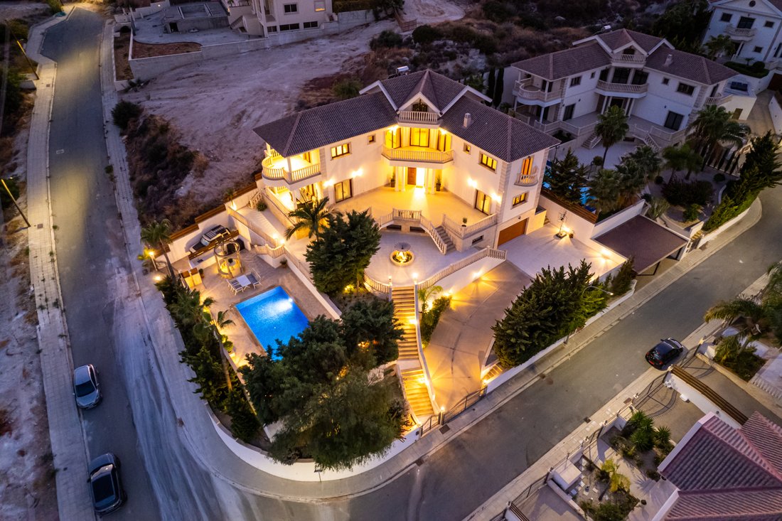 Villa in Mouttagiaka, Limassol, Cyprus 1 - 14981780