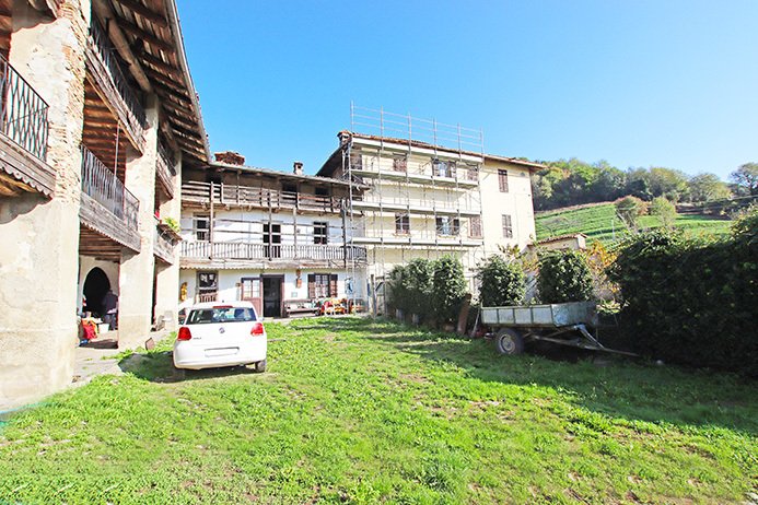 Farm Ranch in Caprino, Lombardy, Italy 4 - 14982097