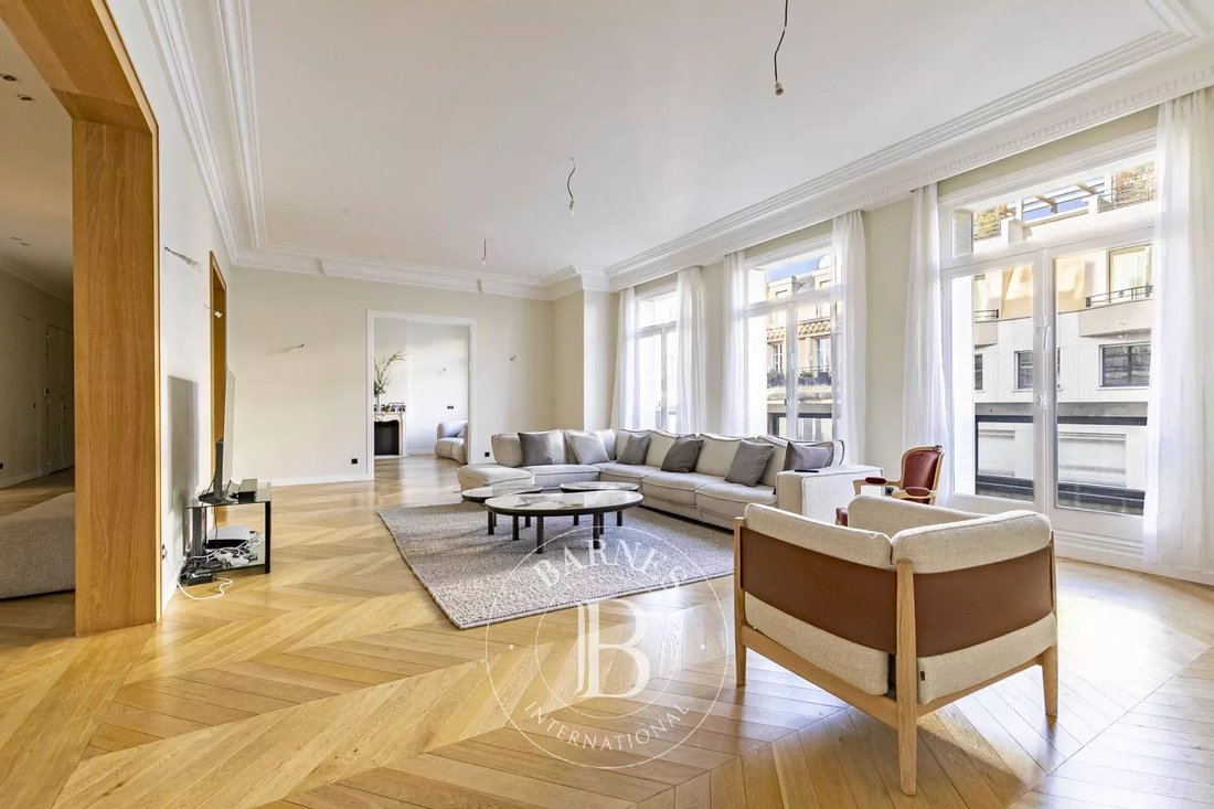 Apartment in Gros Caillou, Paris 7e Arrondissement, Paris 4 - 14980657
