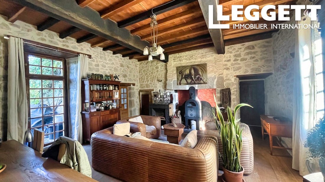 Whispers of the Middle Ages: A Timeless Manor in Nouvelle-Aquitaine’s Embrace