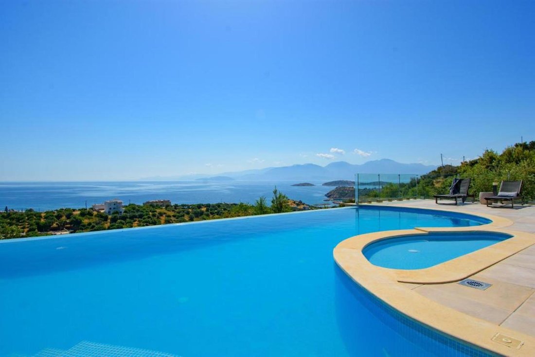 Villa in Community of Elounta, Agios Nikolaos Municipal Unit, Greece 3 - 14982552