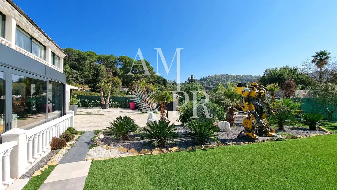 Villa in Mougins, Provence-Alpes-Côte d'Azur, France 3 - 13412858