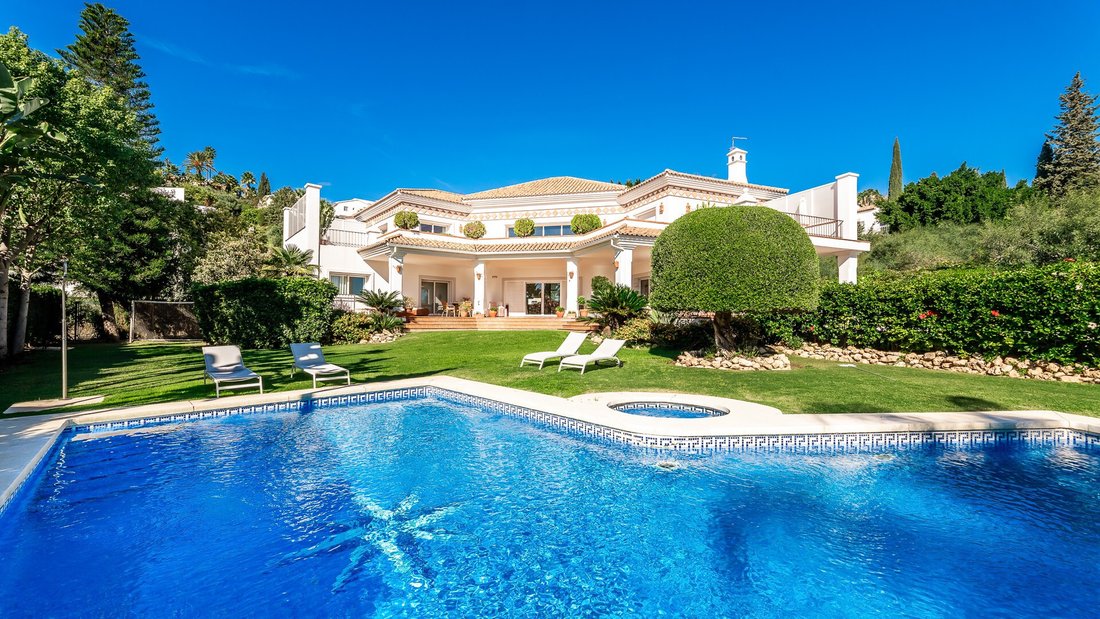 Villa in El Paraíso, Benahavis, Spain 1 - 14983040