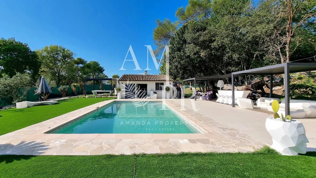 Villa in Mougins, Provence-Alpes-Côte d'Azur, France 2 - 13412858