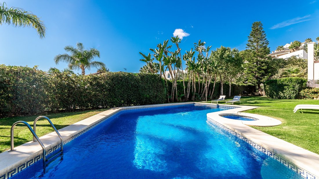 Villa in El Paraíso, Benahavis, Spain 2 - 14983040