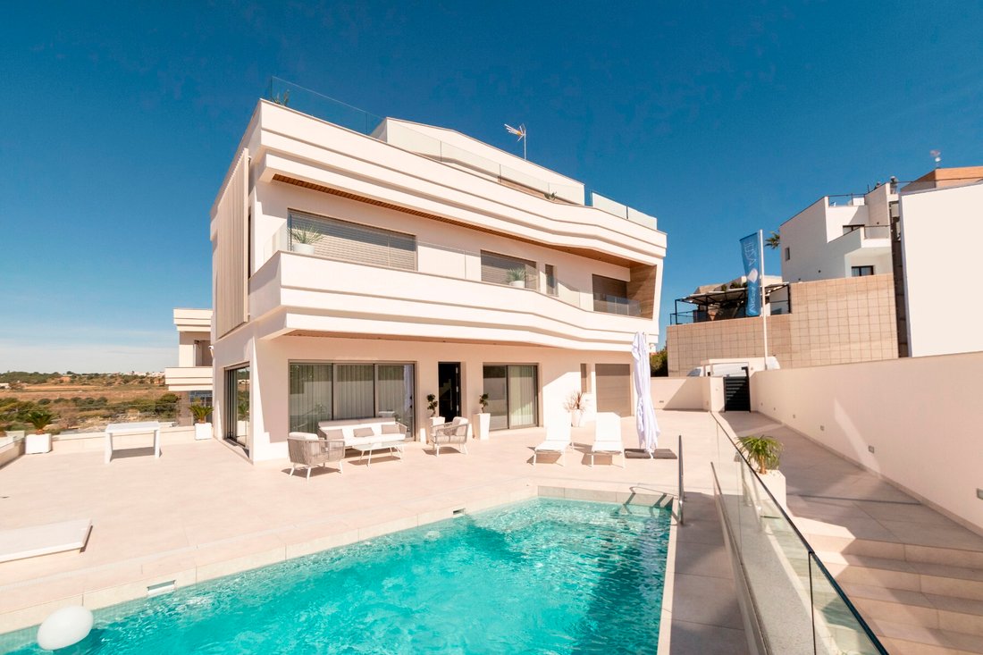 Villa in Dehesa de Campoamor, Orihuela, Valencian Community 1 - 12417101