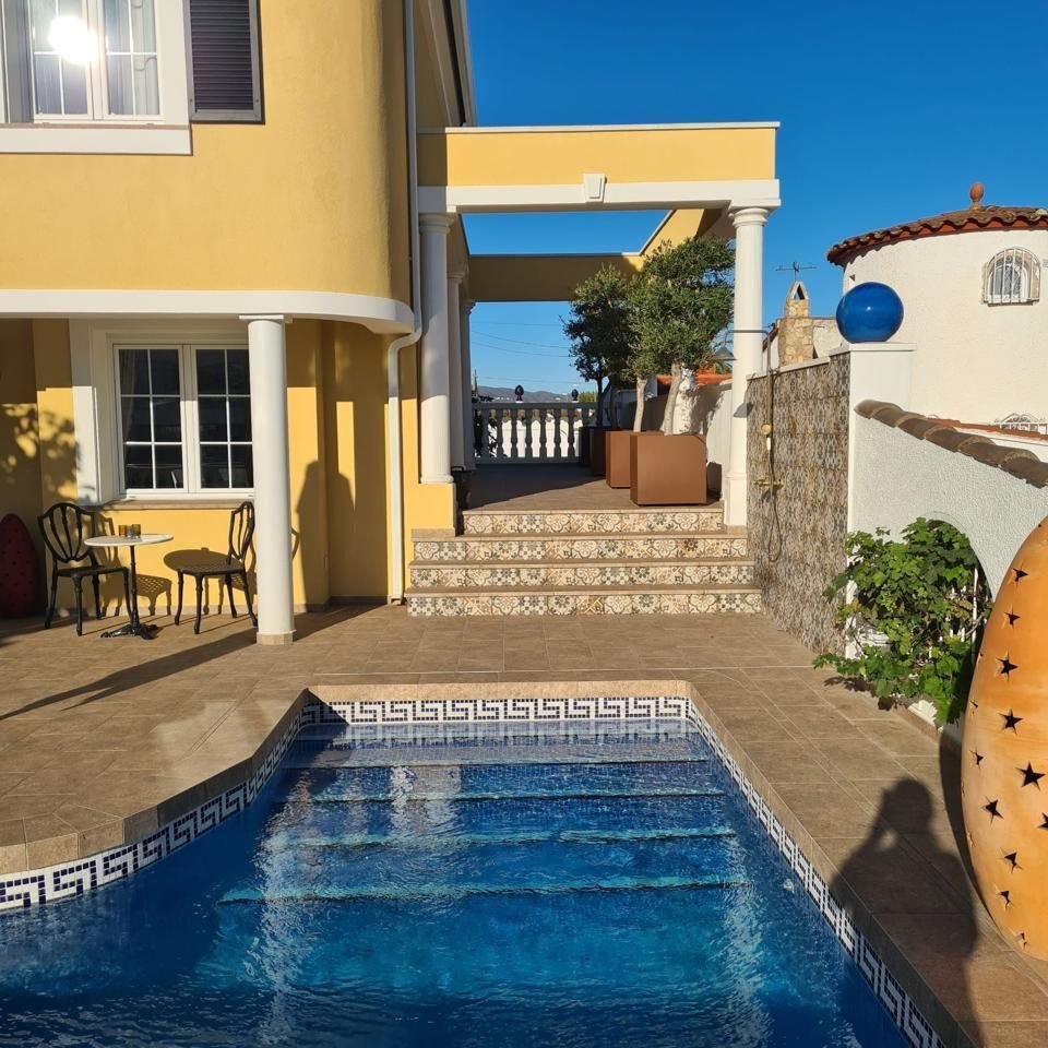 Villa in Empuriabrava, Catalonia, Spain 3 - 14983447