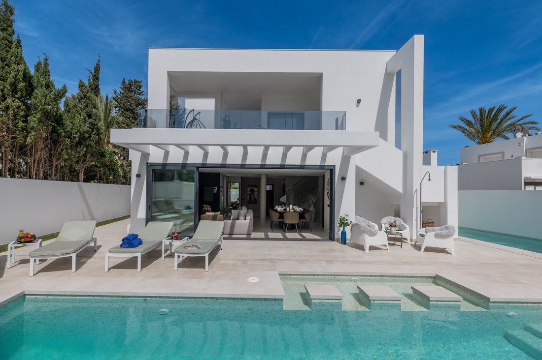 Villa in Elviria-Cabopino, Marbella, Spain 1 - 14983046