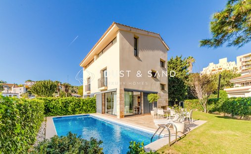 Villa in Sant Pere de Ribes, Catalonia, Spain 1