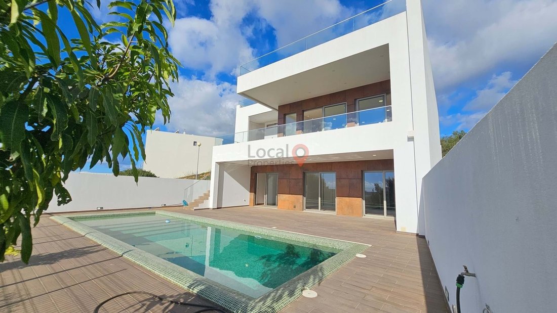 Villa in Mexilhoeira Grande, Algarve, Portugal 1 - 14940467