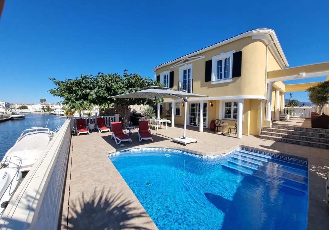 Villa in Empuriabrava, Catalonia, Spain 1 - 14983447