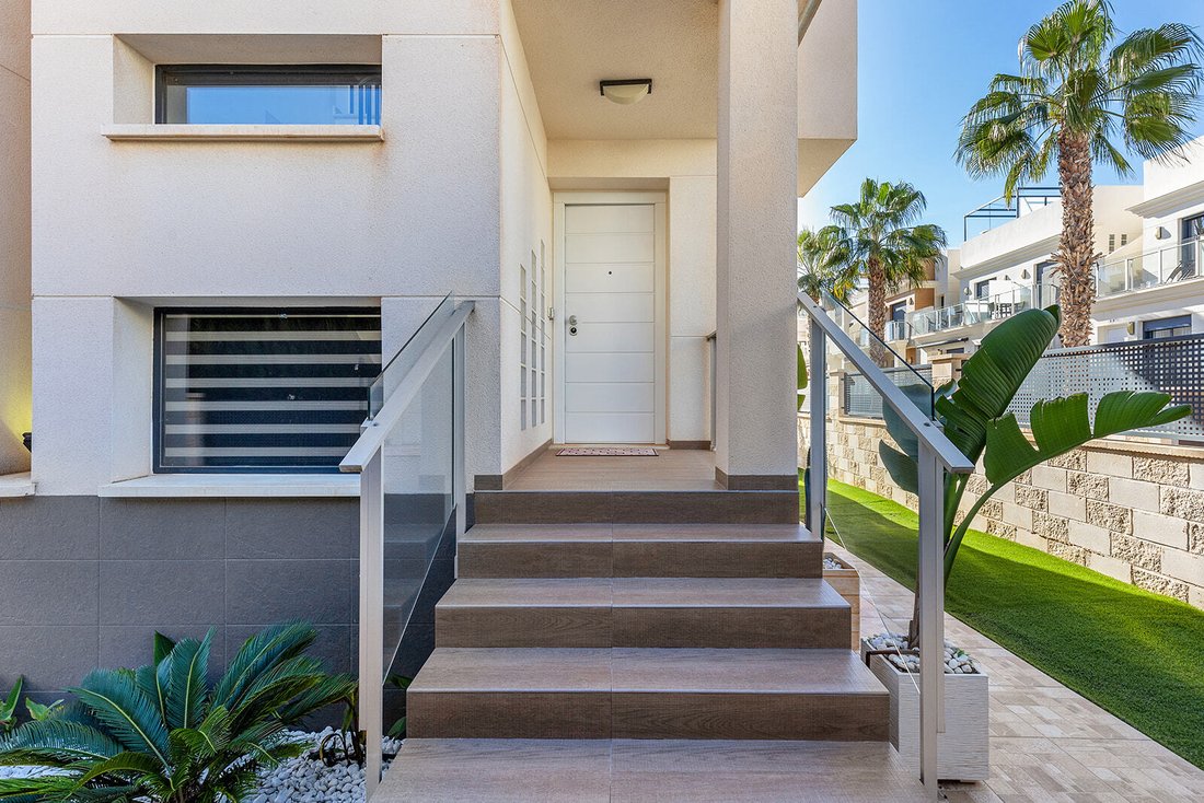Villa in Playa Flamenca, Orihuela, Valencian Community 4 - 14984147
