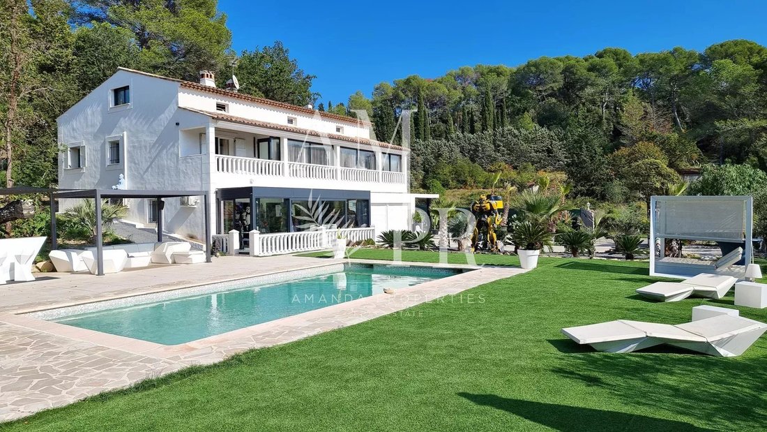 Villa in Mougins, Provence-Alpes-Côte d'Azur, France 1 - 13412858