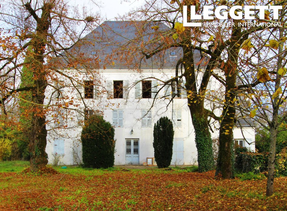 A Forgotten Manor’s Whisper: 6 Hectares of Poetic Potential in Nouvelle-Aquitaine