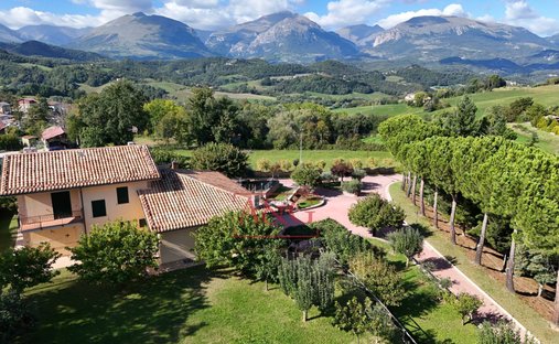 Villa a Amandola, Marche, Italia 1