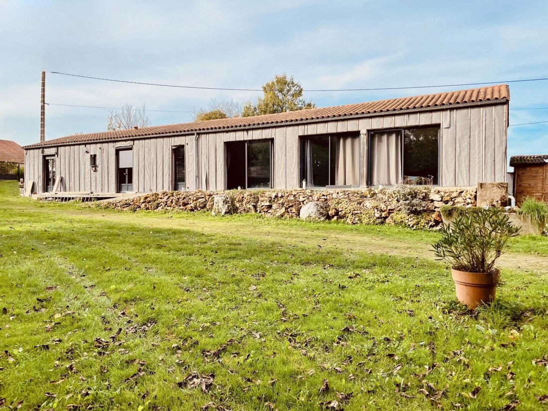 House in Le Vigeant, Nouvelle-Aquitaine, France 2 - 14983060
