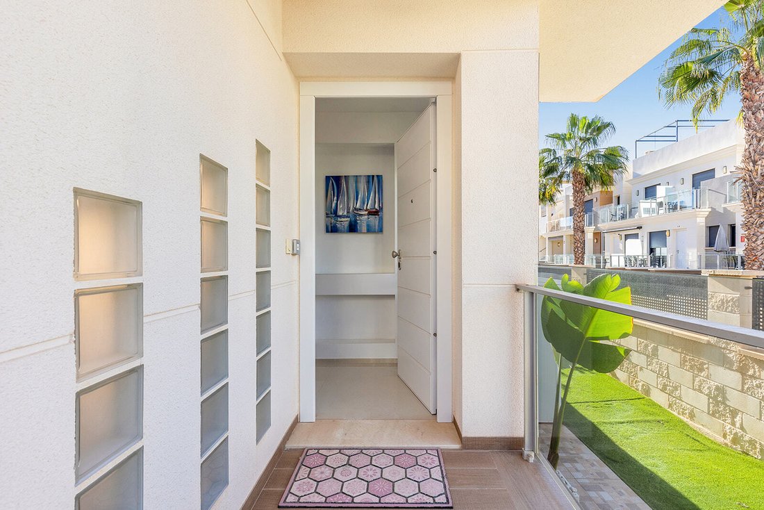 Villa in Playa Flamenca, Orihuela, Valencian Community 2 - 14984147