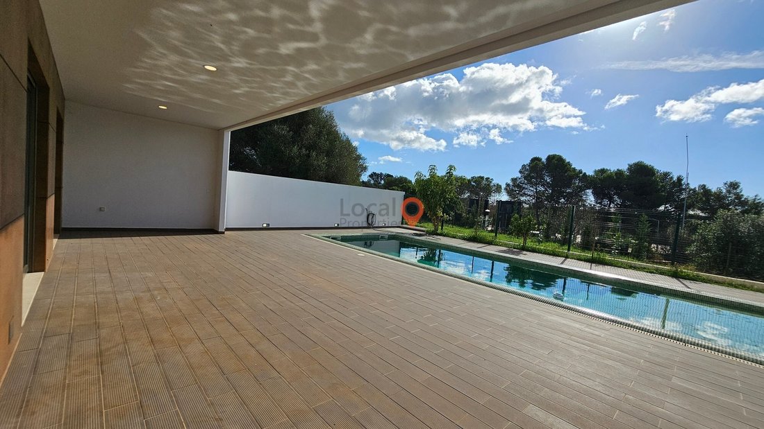 Villa in Mexilhoeira Grande, Algarve, Portugal 2 - 14940467