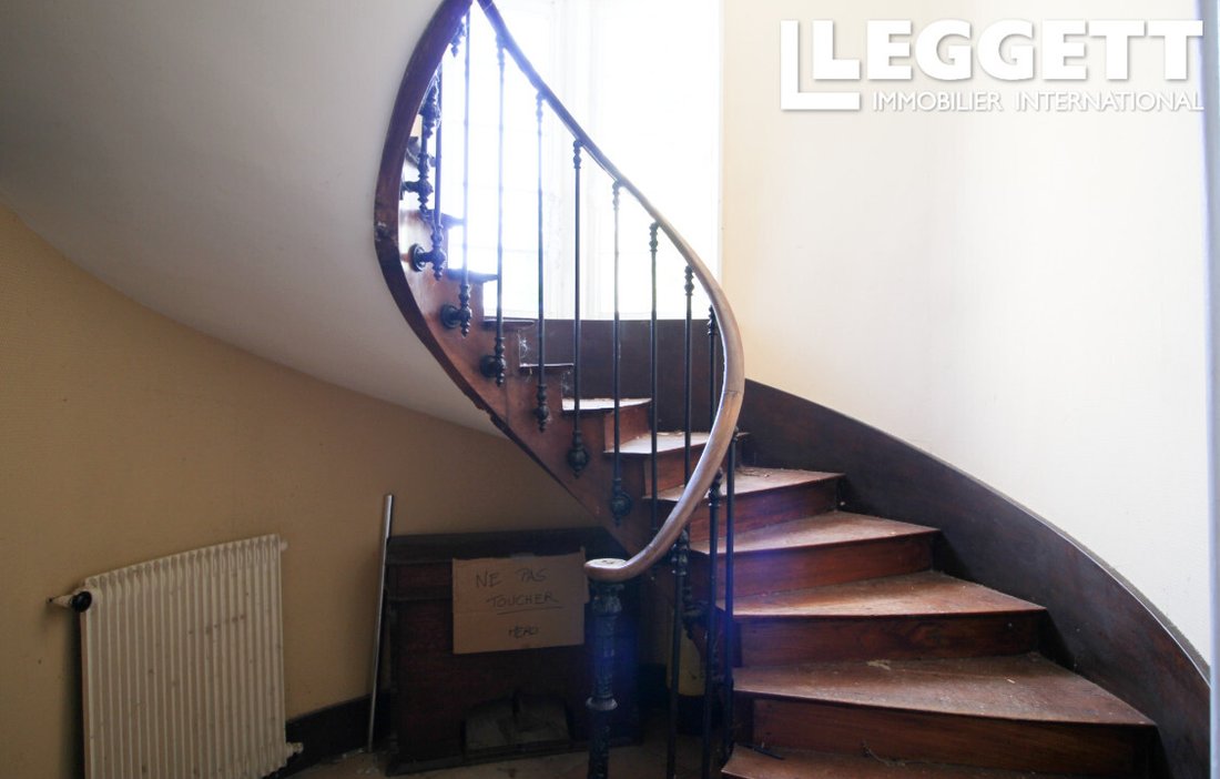 A Forgotten Manor’s Whisper: 6 Hectares of Poetic Potential in Nouvelle-Aquitaine
