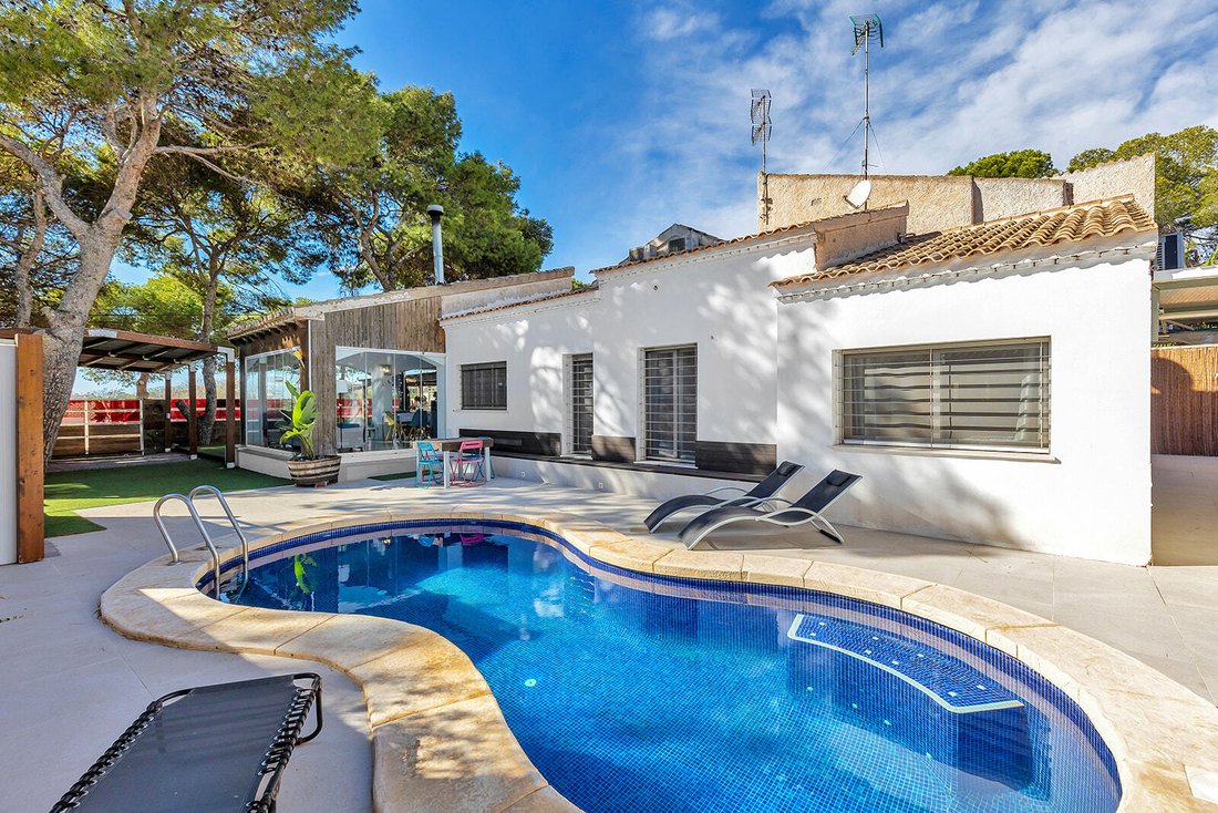 Villa in Orihuela, Valencian Community, Spain 1 - 14984138