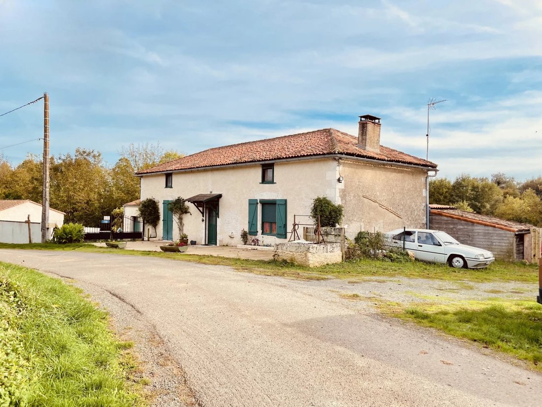 House in Le Vigeant, Nouvelle-Aquitaine, France 3 - 14983060