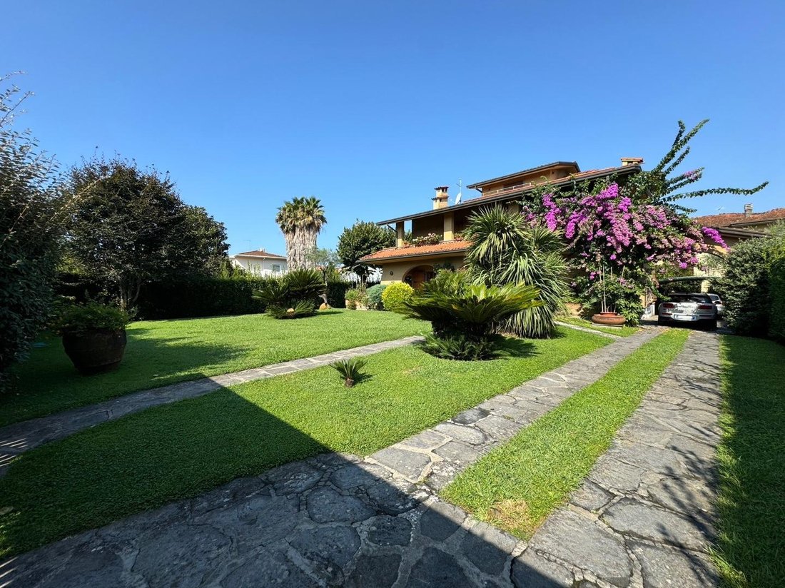 Villa in Vittoria Apuana, Forte dei Marmi, Tuscany 4 - 14989021