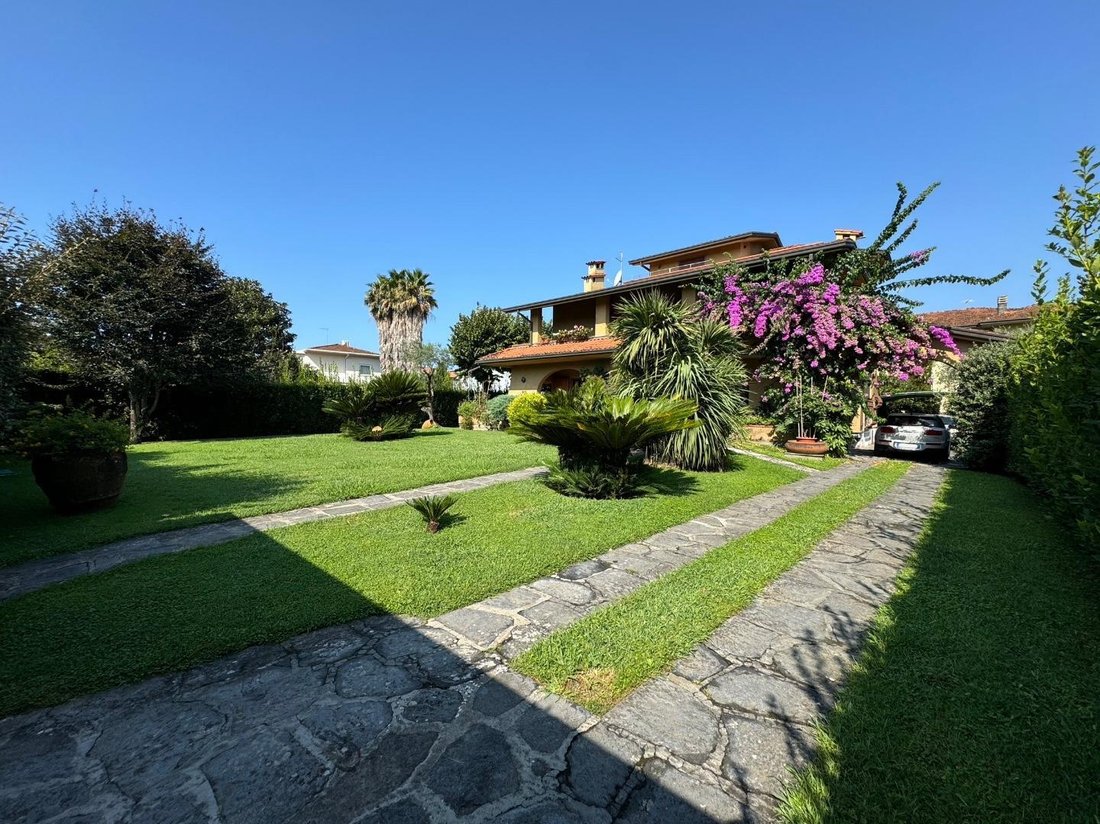 Villa in Vittoria Apuana, Forte dei Marmi, Tuscany 3 - 14989021