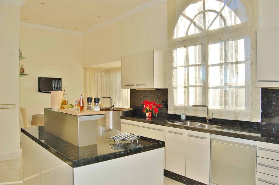 Villa in Sierra Blanca, Marbella, Spain 5 - 14988353