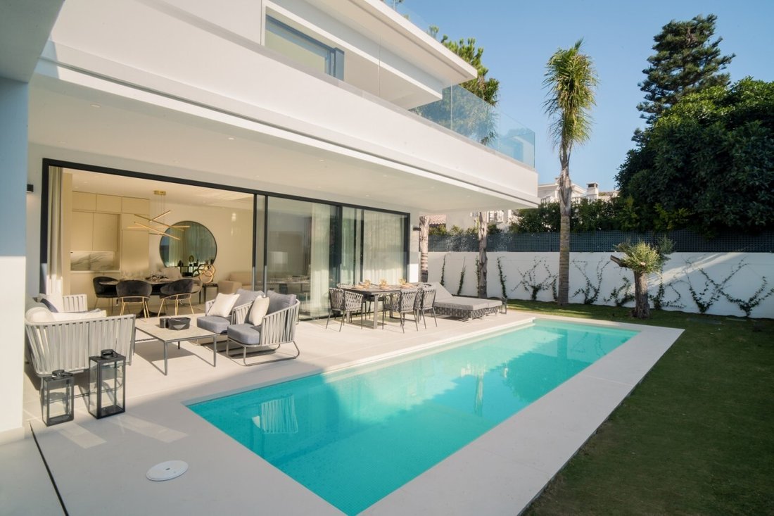 Villa in Puerto Banus, Marbella, Spain 1 - 14988342
