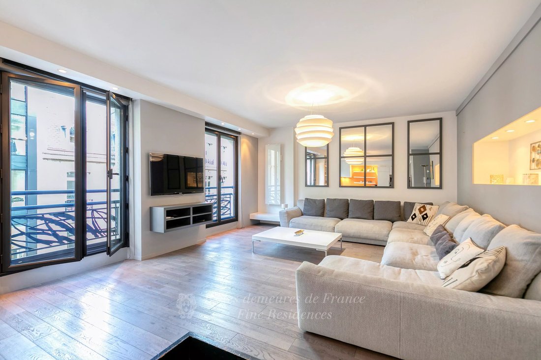 Apartment in Triangle d'Or, Paris 8e Arrondissement, Paris 4 - 14986771